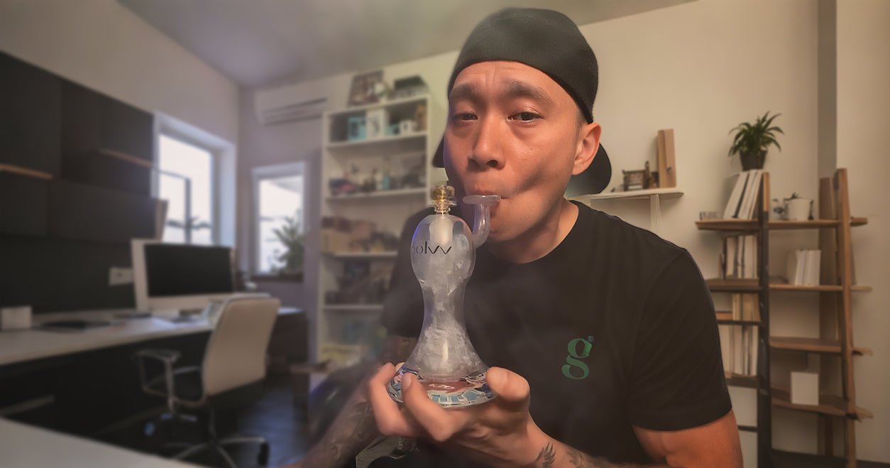 How to clean the OOLVV glass bong?